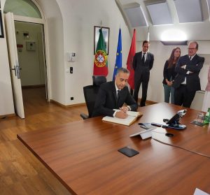 جريدة الاخبار 24 % - المدير العام للأمن الوطني ومراقبة التراب الوطني : يبحث مع مسؤولين برتغاليين سبل تطوير في مجال محاربة الإرهاب والجريمة المنظمة