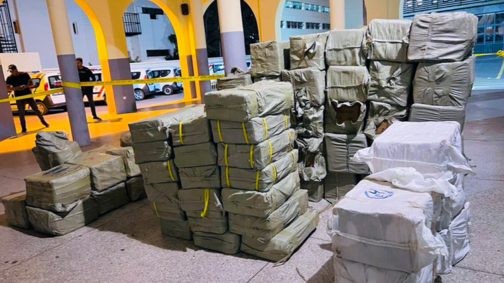 جريدة الاخبار 24 % - أمن الدار البيضاء : يحجز كمية ضخمة من المفرقعات والشهب النارية المهربة