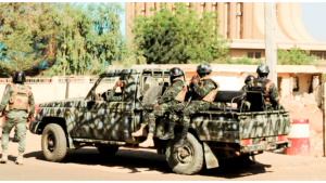 الرئيس يحاصر داخل قصره بواسطة الحرس الرئاسي