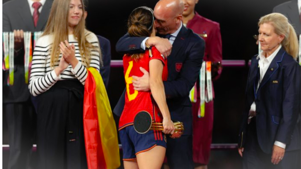 ضغوط لإستقالة رئيس الاتحاد الاسباني لكرة القدم سيدات بسبب تقبيل لاعبة - 2026 ضغوط لإستقالة رئيس الاتحاد الاسباني لكرة القدم سيدات بسبب تقبيل لاعبة