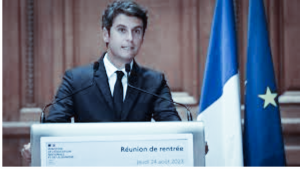 جريدة الاخبار 24 % - جدل حول حظر إرتداء العباءة في المدارس الفرنسية وتصاعد التوترات حول العلمانية والتعبير الديني