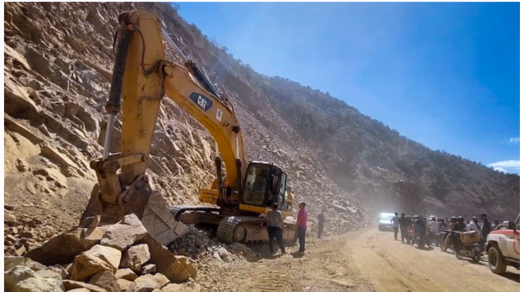 جريدة الاخبار 24 % - فتح الطريق المغلق الى إيغيل بعد الزلزال وإعادة الإتصال بالعالم الخارجي