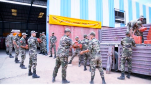 جريدة الاخبار 24 % - القوات المسلحة الملكية تشرف على إستقبال قوافل المساعدات من مختلف ربوع المملكة