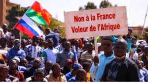 جريدة الاخبار 24 % - بوركينا فاسو تطرد الملحق العسكري الفرنسي وتُغلق البعثة العسكرية في باريس