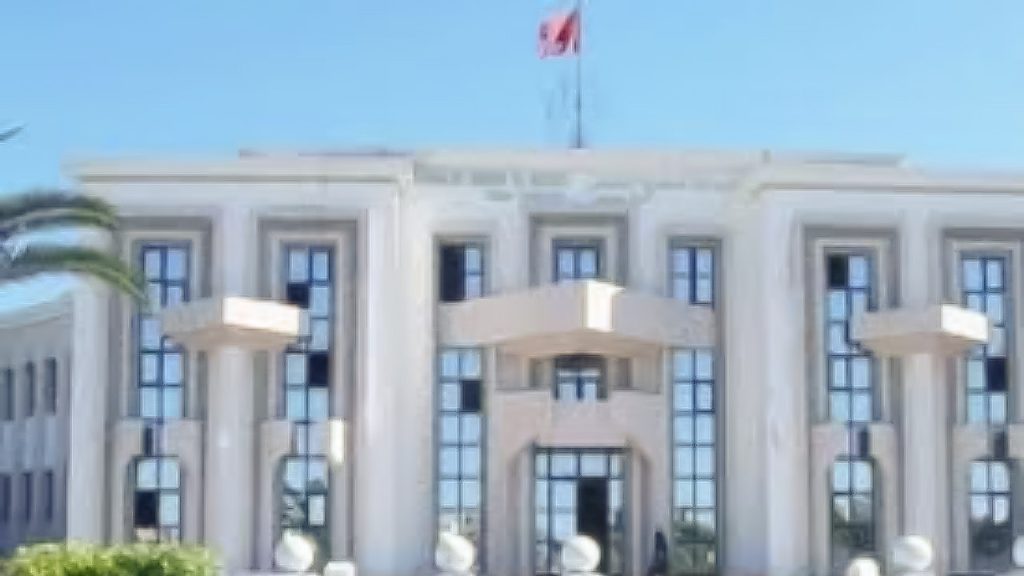 جريدة الاخبار 24 % - أزمة صحية تؤدي الى تأجيل محاكمة المستشار المتهم بجريمة الارتشاء في فاس