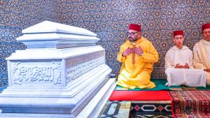 جريدة الاخبار 24 % - أمير المؤمنين الملك محمد السادس يترأس حفلا دينيا بمناسبة الذكرى 25 لوفاة الملك الحسن الثاني