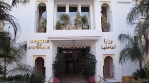 جريدة الاخبار 24 % - وزير الداخلية يحث المواطنين على التسجيل في اللوائح الانتخابية بالمكاتب المحلية أو الموقع الإلكتروني 