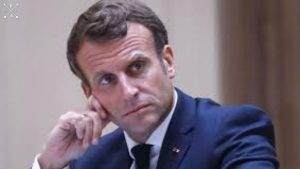 جريدة الاخبار 24 % - جون أفريك شعبية الرئيس الفرنسي واللغة الفرنسية في الدول المغاربية وصلت إلى نقطة الحضيض