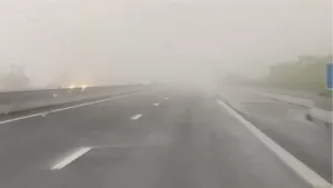 جريدة الاخبار 24 % - النشرة الانذارية لحالة الطقس تستدعي اليقظة وزارة التجهيز تدعو مستعملي الطرق لتوخي الحيطة والحذر