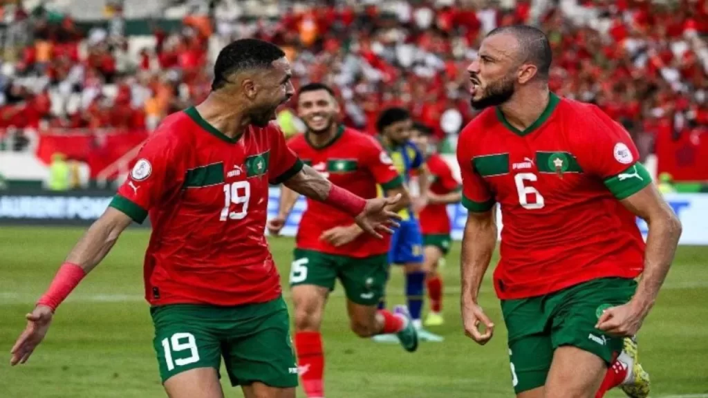 دخل المنتخب المغربي المباراة بثقة وقوة، وأبدى تهديدًا منذ البداية عبر اللاعب يوسف النصيري الذي كان يتلقى تمريرات من الظهيرين محمد الشيبي وأشرف حكيمي