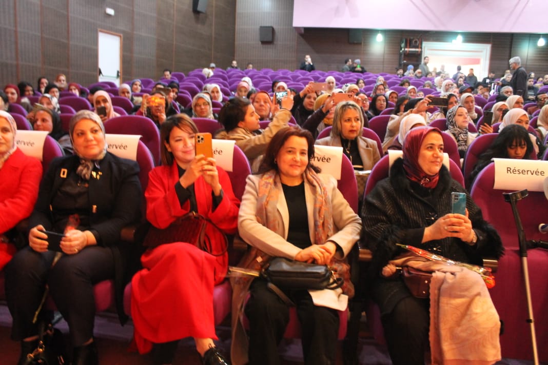 جريدة الاخبار 24 % - الاحتفاء باليوم العالمي للمرأة بقاعة مسرح تازة العليا