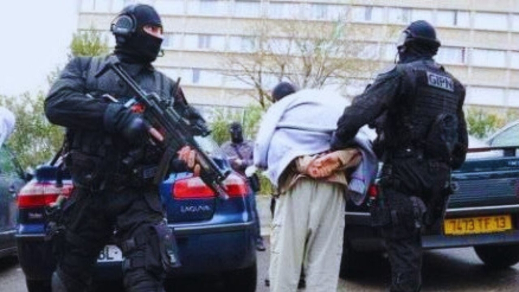 فرنسا تجرد مغربيا من جنسيته وترحله إلى بلده الأصلي - 2026 جريدة الاخبار 24 % - فرنسا تجرد مغربيا من جنسيته وترحله إلى بلده الأصلي