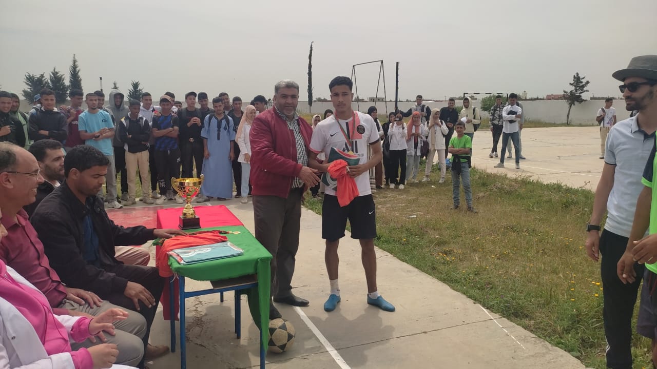 جريدة الاخبار 24 % - اختتام دوري الرمضاني لكرة القدم لتلاميذ ثانوية الوفاء التأهيلية سيدي الكامل إقليم سيدي قاسم