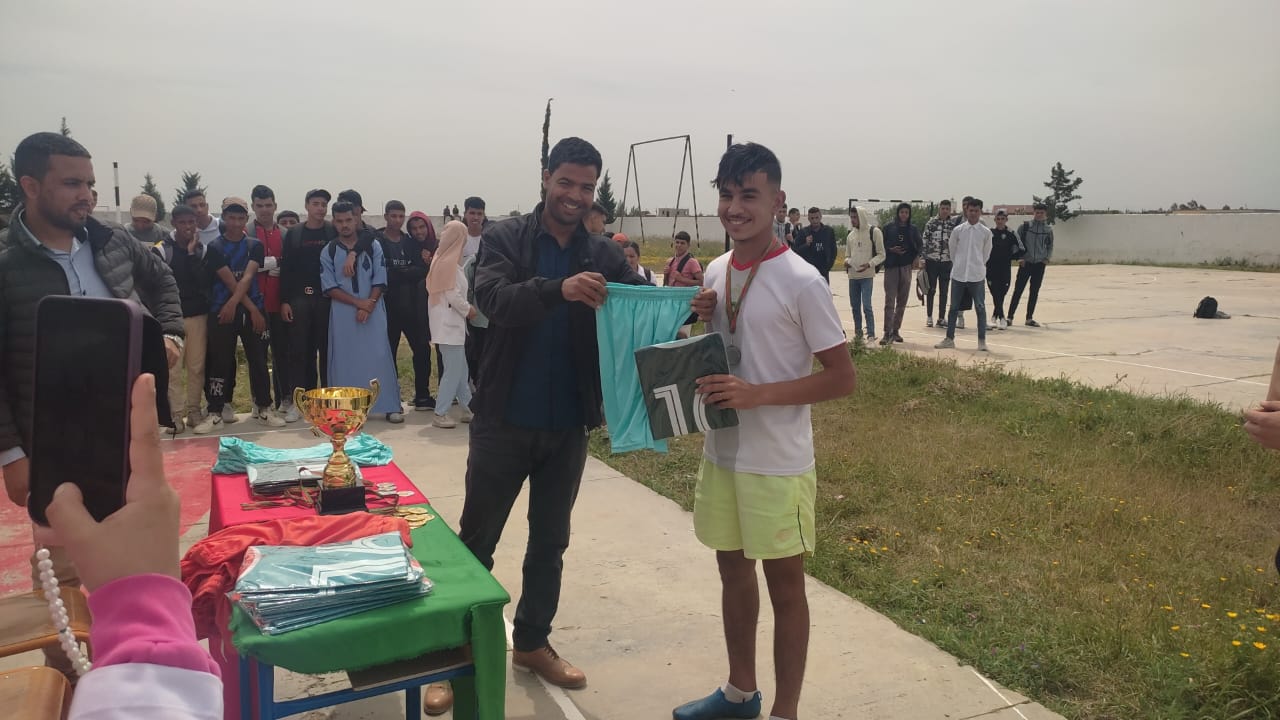 جريدة الاخبار 24 % - اختتام دوري الرمضاني لكرة القدم لتلاميذ ثانوية الوفاء التأهيلية سيدي الكامل إقليم سيدي قاسم