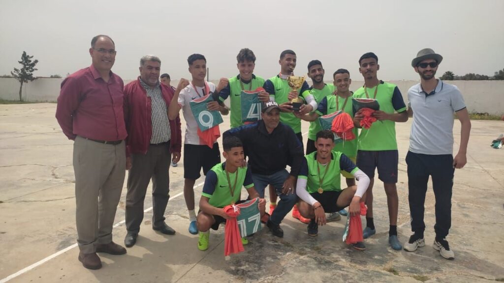 جريدة الاخبار 24 % - اختتام دوري الرمضاني لكرة القدم لتلاميذ ثانوية الوفاء التأهيلية سيدي الكامل إقليم سيدي قاسم