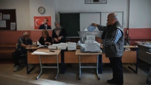 جريدة الاخبار 24 % - تفوق حزب الشعب الجمهوري في الانتخابات المحلية التركية هل يشكل تحولا سياسيا؟