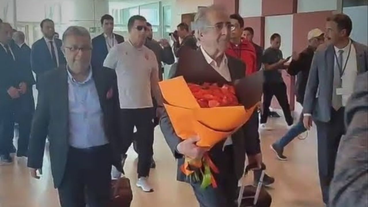 حفاوة استقبال بعثة نادي اتحاد العاصمة الجزائري لكرة القدم بمطار وجدة - 2026 جريدة الاخبار 24 % - حفاوة استقبال بعثة نادي اتحاد العاصمة الجزائري لكرة القدم بمطار وجدة