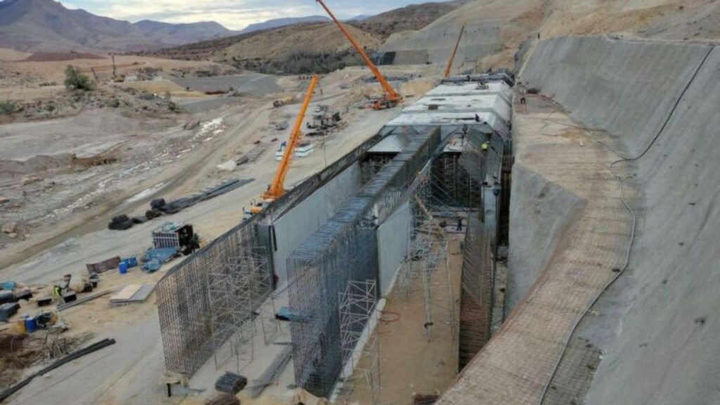 جريدة الاخبار 24 % - سد بولعوان مشروع استراتيجي للأمن المائي والتنمية يصل مراحل متقدمة بإقليم شيشاوة