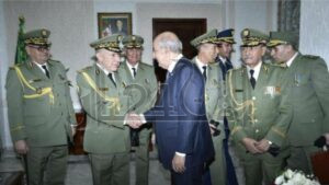 جريدة الاخبار 24 % - هل تأثير الجدل الرياضي يعكس توترا سياسيا أعمق للإفلات من ثورة داخلية بالجزائر؟