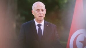 جريدة الاخبار 24 % - مظاهرات تطالب بالتخلص من قيس سعيد وسياساته الفاشلة الفاسدة بتونس