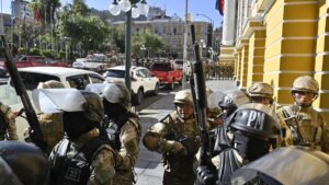 جريدة الاخبار 24 % - بوليفيا على صفيح ساخن اعتقال قائد الجيش البوليفي بتهمة محاولة انقلاب