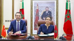 جريدة الاخبار 24 % - توقيع اتفاقيات شراكة في الطاقة والموارد الطبيعية بين وزير التركي والوزيرة ليلى بنعلي بالرباط
