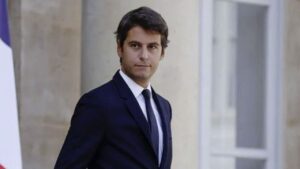 جريدة الاخبار 24 % - استقالة رئيس الوزراء الفرنسي جابرييل أتال