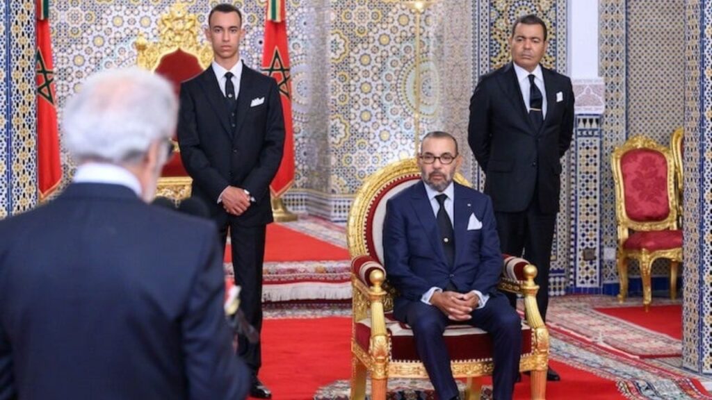 جريدة الاخبار 24 % - والي بنك المغرب يعرض التقرير السنوي امام جلالة الملك حول الوضعية الاقتصادية والاجتماعية 