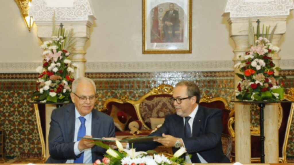 جريدة الاخبار 24 % - إدارة الدفاع الوطني والخطوط الملكية توقع اتفاقية للخدمات الاجتماعية للقوات المسلحة الملكية