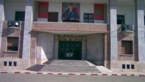 جريدة الاخبار 24 % - المحكمة الإدارية بالرباط تؤجل البث في قضية عزل رئيس المجلس الجماعي ونائبيه بالقنيطرة