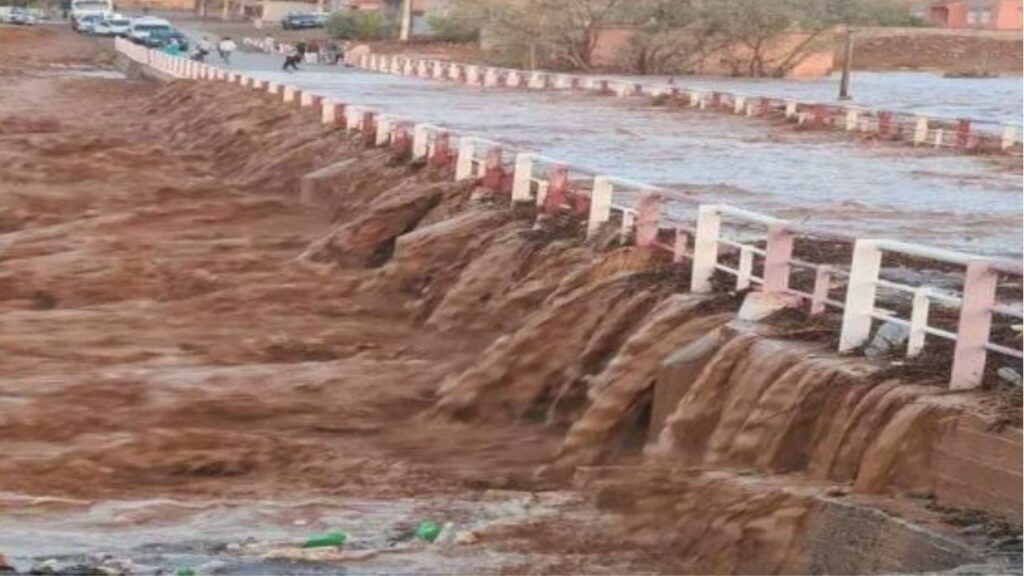 نشرة إنذارية وزارة التجهيز والماء تحذر مستعملي الطرق اثناء العواصف الرعدية - 2026 جريدة الاخبار 24 % - نشرة إنذارية وزارة التجهيز والماء تحذر مستعملي الطرق اثناء العواصف الرعدية