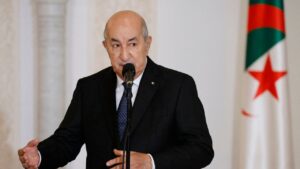 جريدة الاخبار 24 % - تساؤلات حول صحة الرئيس الجزائري بين زلات اللسان والواقع الاقتصادي بالجزائر