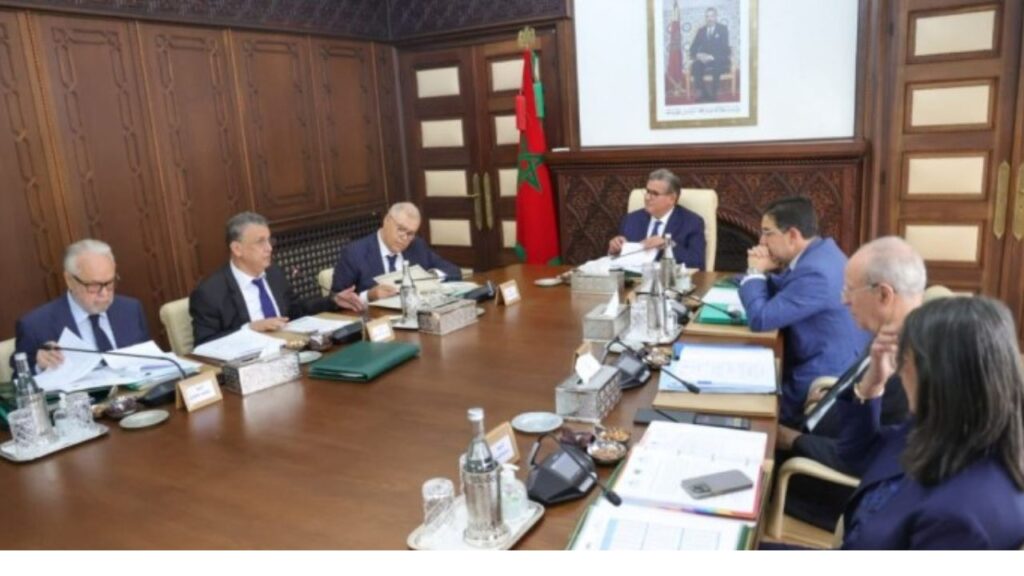 جريدة الاخبار 24 % - الحكومة تصادق على مشروع قانون لتنظيم مهنة المفوضين القضائيين لتجويد الخدمات القانونية