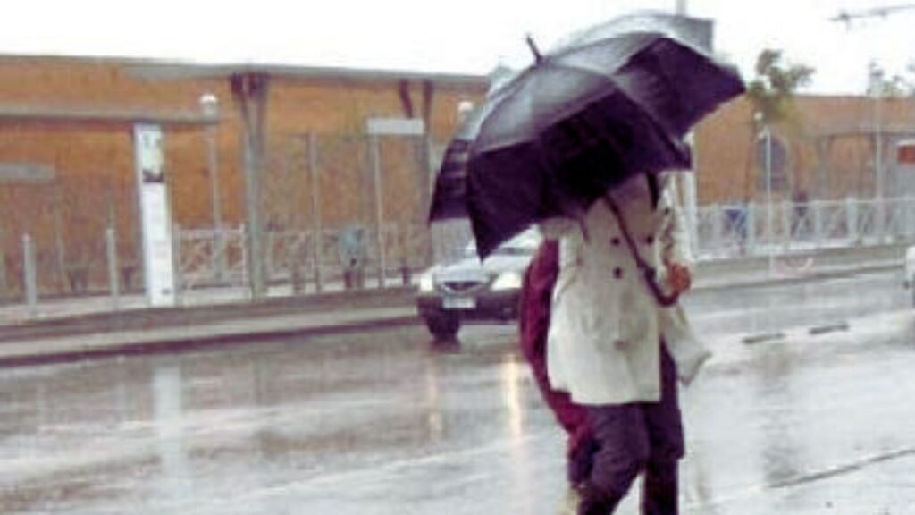 جريدة الاخبار 24 % - نشرة إنذارية توقعات بتساقط أمطار رعدية وثلوج ببعض أقليم المملكة