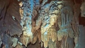 جريدة الاخبار 24 % - العمق المجهول مغارة فريواطو كنز طبيعي جيولوجي وتاريخي بقلب تازة