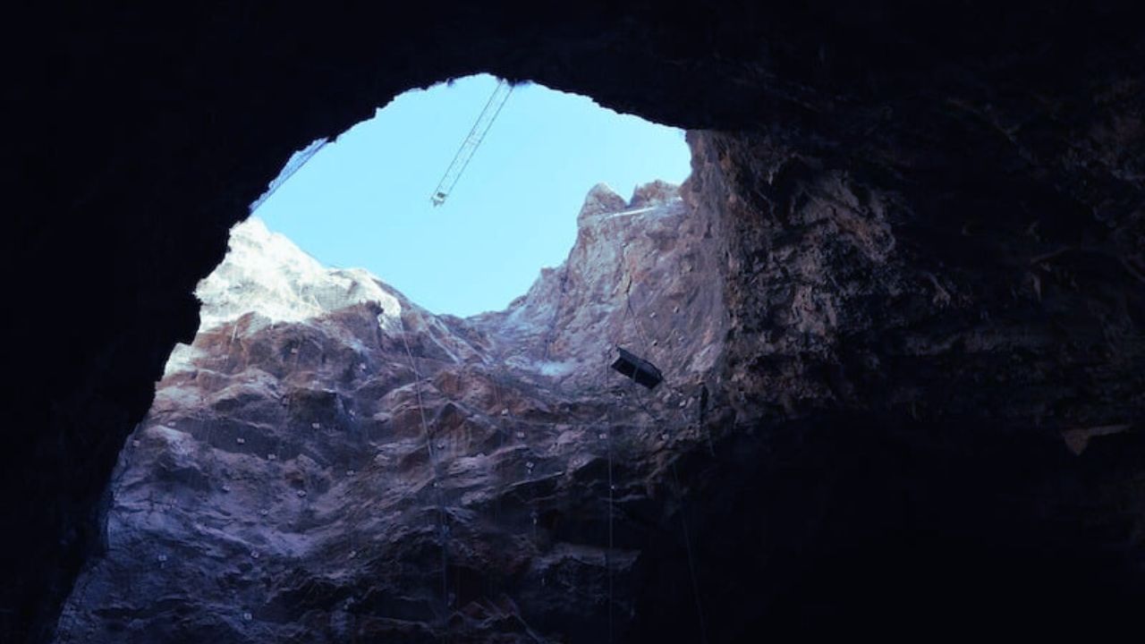 جريدة الاخبار 24 % - العمق المجهول مغارة فريواطو كنز طبيعي جيولوجي وتاريخي بقلب تازة