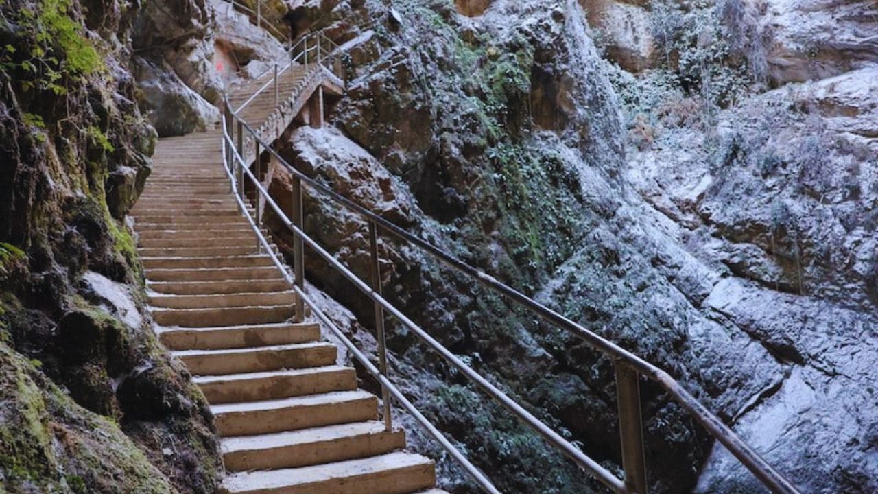 جريدة الاخبار 24 % - العمق المجهول مغارة فريواطو كنز طبيعي جيولوجي وتاريخي بقلب تازة