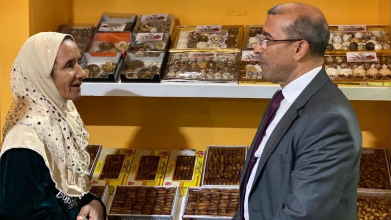 جريدة الاخبار 24 % - تسليط الضوء على أصناف التمور بالملتقى الدولي بأرفود