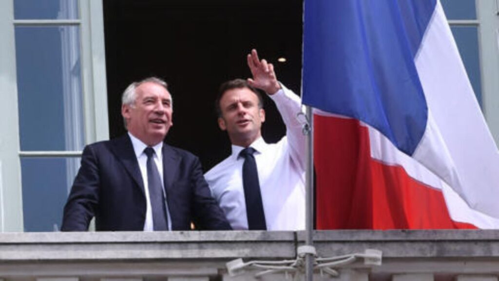 جريدة الاخبار 24 % - إيمانول ماكرون يعين فرانسوا بايرو رئيسا للوزراء في فرنسا