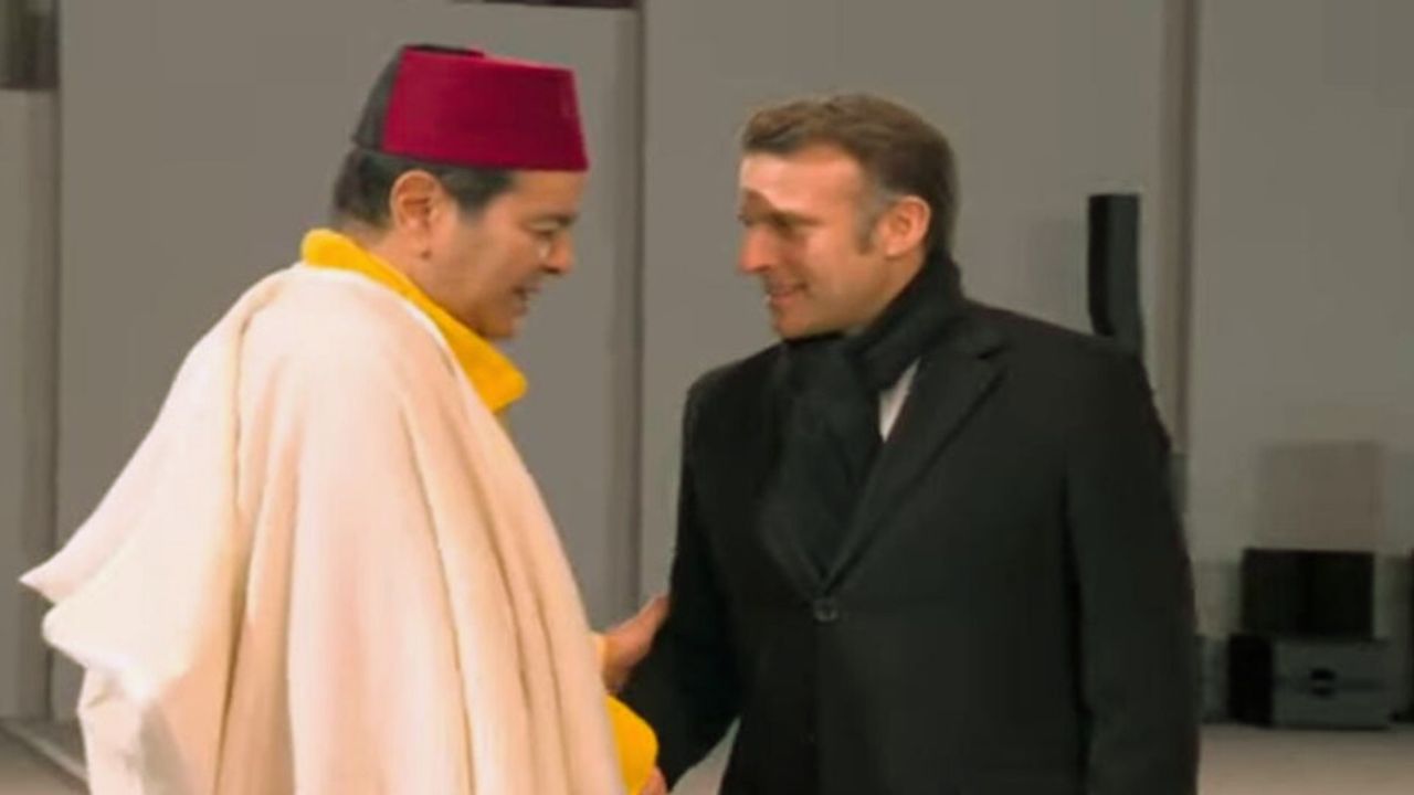 جريدة الاخبار 24 % - إيمانويل ماكرون يستقبل الأمير مولاي رشيد  بباحة كاتدرائية نوتردام بفرنسا