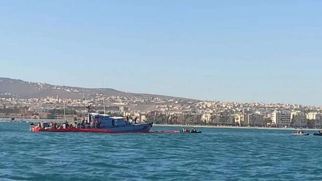 جريدة الاخبار 24 % - بين الصخور والأمواج تفاصيل جنوح سفينة خفر السواحل وتحديات الإنقاذ