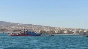 جريدة الاخبار 24 % - بين الصخور والأمواج تفاصيل جنوح سفينة خفر السواحل وتحديات الإنقاذ