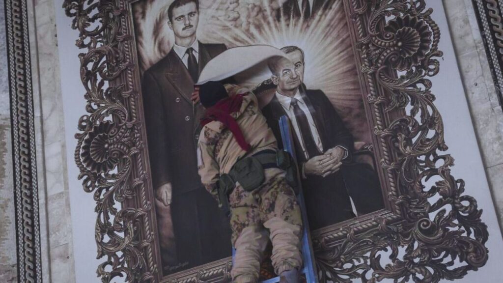 جريدة الاخبار 24 % - سقوط دمشق في يد المعارضة نقطة تحول في الصراع السوري وآفاق الانتقال السياسي