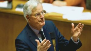 جريدة الاخبار 24 % - كيف أسقطت القوى السياسية حكومة بارنييه وما هي سبل ماكرون لاستعادة الثقة؟