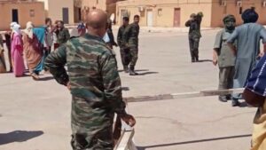 جريدة الاخبار 24 % - واقع مرير بالفوضى وتدهور الأوضاع الأمنية بمخيمات تندوف