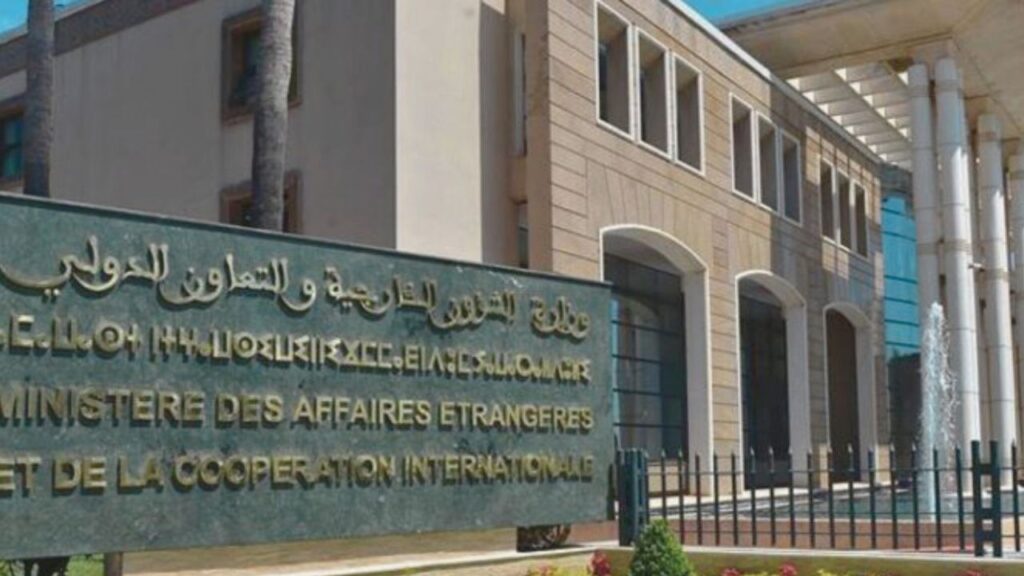 جريدة الاخبار 24 % - وساطة الملك محمد السادس اسفرت عن إفراج فرنسيين من بوركينافاسو