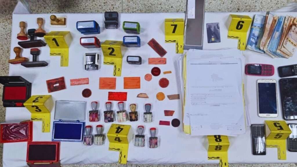 تفاصيل عملية ايقاف شخصين لتورطهما في تزوير وثائق بطنجة - 2025 جريدة الاخبار 24 % - تفاصيل عملية ايقاف شخصين لتورطهما في تزوير وثائق بطنجة