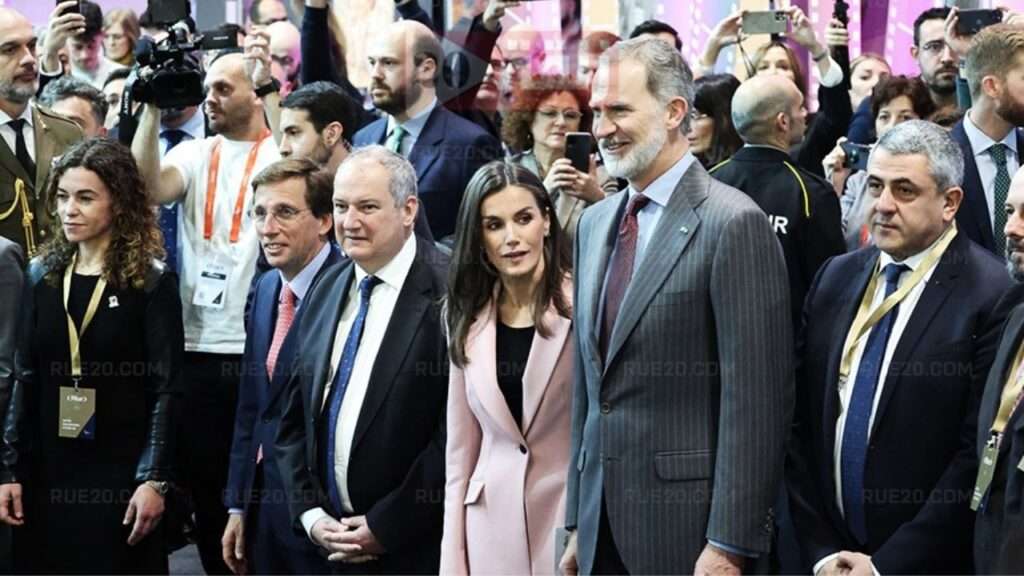 جريدة الاخبار 24 % - زيارة الملك فيليبي السادس لرواق المعرض المغربي بمدريد