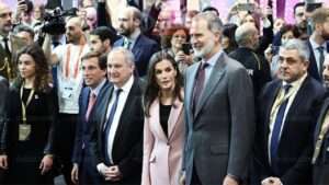 جريدة الاخبار 24 % - زيارة الملك فيليبي السادس لرواق المعرض المغربي بمدريد