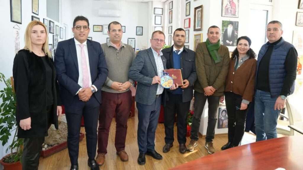 الجمعية المغربية لرؤساء مجالس العمالات تشارك في مؤتمر البلديات الرومانية - 2026 جريدة الاخبار 24 % - الجمعية المغربية لرؤساء مجالس العمالات تشارك في مؤتمر البلديات الرومانية